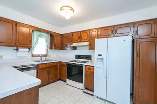 521 Hawthorne Ln, Peotone, IL 60468 - Photo 4
