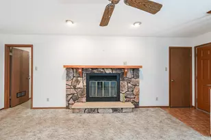 521 Hawthorne Ln, Peotone, IL 60468 - Photo 2