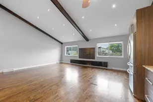 780 Golfview Dr, Roselle, IL 60172 - Photo 6