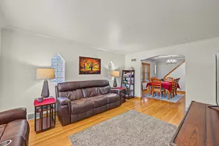 6218 W Huntington St, Chicago, IL 60646 - Photo 4