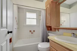 8808 S 85th Ct, Hickory Hills, IL 60457 - Photo 12