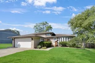8808 S 85th Ct, Hickory Hills, IL 60457 - Photo 1