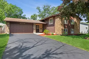 6702 Pershing Ct, Woodridge, IL 60517 - Photo 1