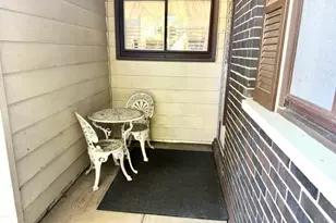 21W331 Ahlstrand Rd, Lombard, IL 60148 - Photo 2