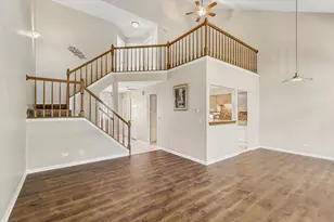938 Little Falls Ct, Elk Grove Village, IL 60007 - Photo 4