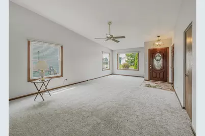 7061 Yorkshire Drive, Woodridge, IL 60517 - Photo 10