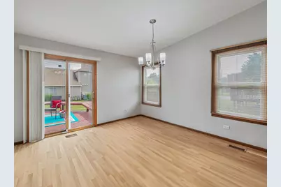7061 Yorkshire Drive, Woodridge, IL 60517 - Photo 8