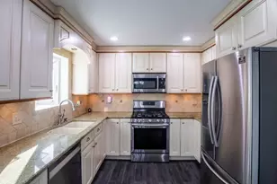 1575 Stockton Ln, Crystal Lake, IL 60014 - Photo 8