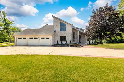 8920 Royal Drive, Burr Ridge, IL 60527 - Photo 2