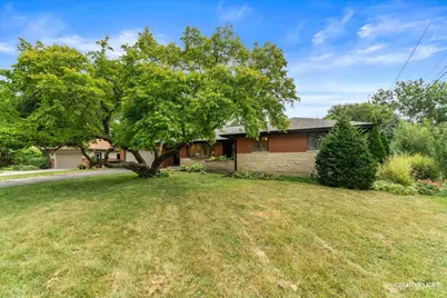 390 Lra Drive, Aurora, IL 60506 - Photo 2