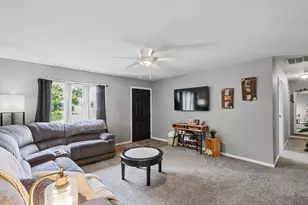 1307 Briarwood Dr, Champaign, IL 61821 - Photo 8