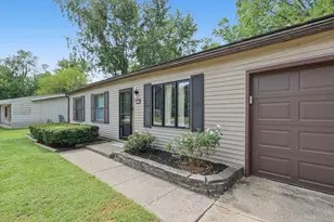 1307 Briarwood Dr, Champaign, IL 61821 - Photo 4