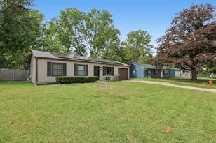 1307 Briarwood Dr, Champaign, IL 61821 - Photo 2