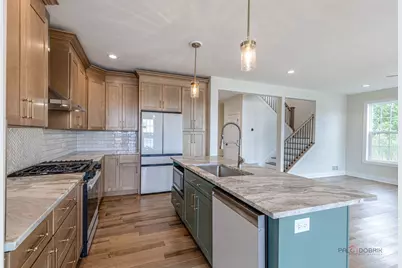 807 Lakeview Drive, Round Lake, IL 60073 - Photo 12