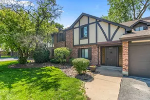 8245 Poplar Ln, Palos Hills, IL 60465 - Photo 2