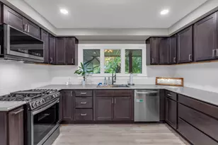 8430 Carriage Green Dr, Darien, IL 60561 - Photo 10