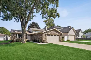525 N Clarendon Ave, Lombard, IL 60148 - Photo 1