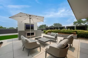 2041 W Roscoe St, Chicago, IL 60618 - Photo 2