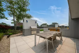 2041 W Roscoe St, Chicago, IL 60618 - Photo 4