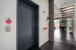 2041 W Roscoe St, Chicago, IL 60618 - Photo 6