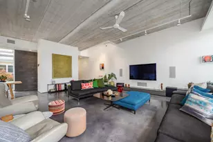 2041 W Roscoe St, Chicago, IL 60618 - Photo 8