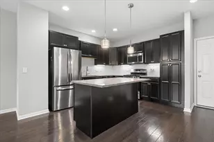 909 Times Square Dr, Aurora, IL 60504 - Photo 4