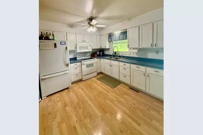 302 S 6th Street, Kirkland, IL 60146 - Photo 2