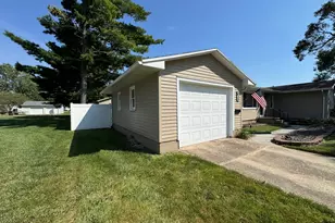 618 S Lott Blvd, Gibson City, IL 60936 - Photo 40
