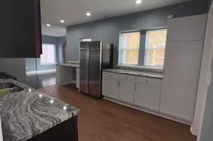 7025 S Chappel Ave, Chicago, IL 60649 - Photo 8