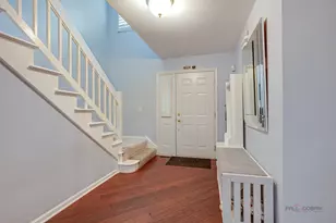 9 Ashford Ct, Lincolnshire, IL 60069 - Photo 2