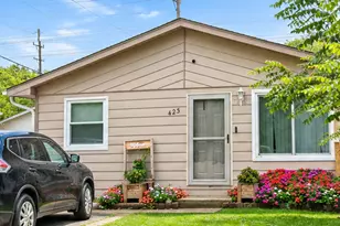 423 W Hawthorne Dr, Round Lake Beach, IL 60073 - Photo 1