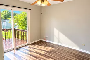 423 W Hawthorne Dr, Round Lake Beach, IL 60073 - Photo 6