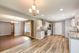 579 Phillips Cir, Antioch, IL 60002 - Photo 14