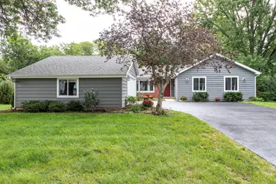 579 Phillips Circle, Antioch, IL 60002 - Photo 2