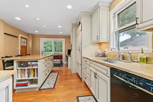 136 Washington Cir, Lake Forest, IL 60045 - Photo 16
