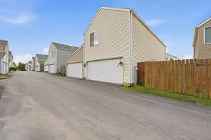640 Four Seasons Blvd, Aurora, IL 60504 - Photo 32