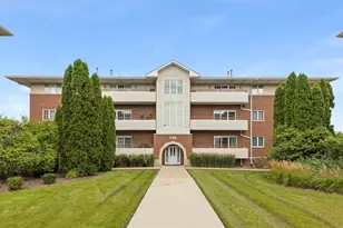 710 W 63rd St, Westmont, IL 60559 - Photo 1