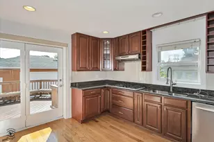 9521 S Sawyer Ave, Evergreen Park, IL 60805 - Photo 8