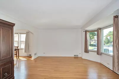 9521 S Sawyer Avenue, Evergreen Park, IL 60805 - Photo 4