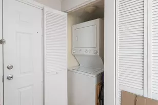 2046 W Touhy Ave, Chicago, IL 60645 - Photo 10