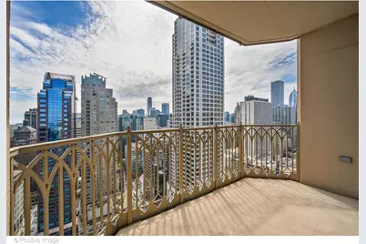 21 E Huron Street #3204, Chicago, IL 60611 - Photo 26