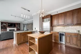21 E Huron St, Chicago, IL 60611 - Photo 12