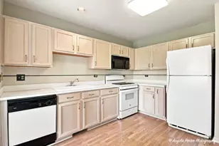 16 Cloverdale Ct, Algonquin, IL 60102 - Photo 4