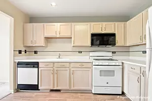 16 Cloverdale Ct, Algonquin, IL 60102 - Photo 2