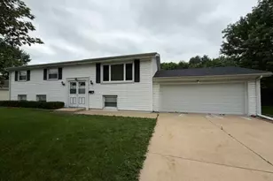 527 Edwin Dr, Bourbonnais, IL 60914 - Photo 2