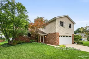 2S111 Lynn Ct, Warrenville, IL 60555 - Photo 1
