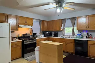 5507 Burwood Rd, Oakwood Hills, IL 60013 - Photo 2