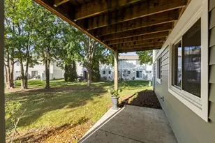 252 Shoreline Cir, Schaumburg, IL 60194 - Photo 8