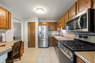 252 Shoreline Cir, Schaumburg, IL 60194 - Photo 10