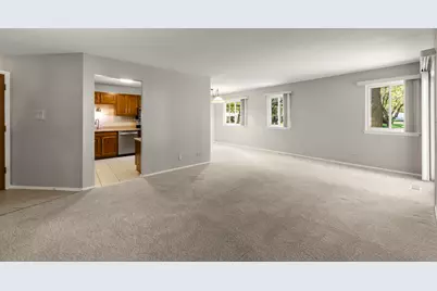 252 Shoreline Circle #Z1, Schaumburg, IL 60194 - Photo 4